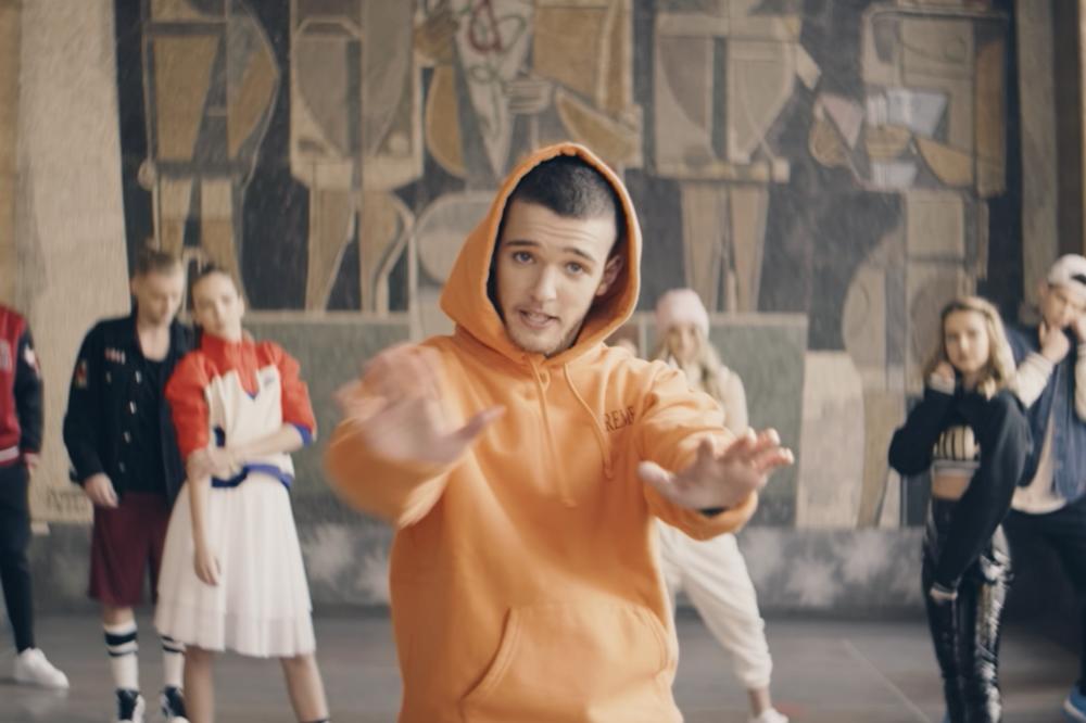 NOVA POP ZVEZDA I MILJENIK TINEJDŽERKI NAPRAVIO LOM: Mateya izbacio singl