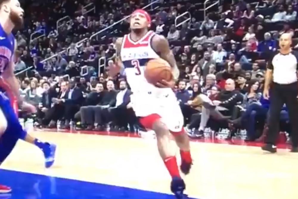 NBA IGRAČ NAPRAVIO PET KORAKA, SUDIJE SE NAPRAVILE MRTVE: Ovakvo opravdanje ne bi im prošlo ni u dvorištu vrtića!