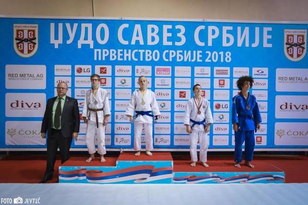 DEVET ZLATNIH MEDALJA NA DEVET TURNIRA: Srbijo, imaš novo čudo od deteta, ime mu je Lazar Stanković i ima 13 godina