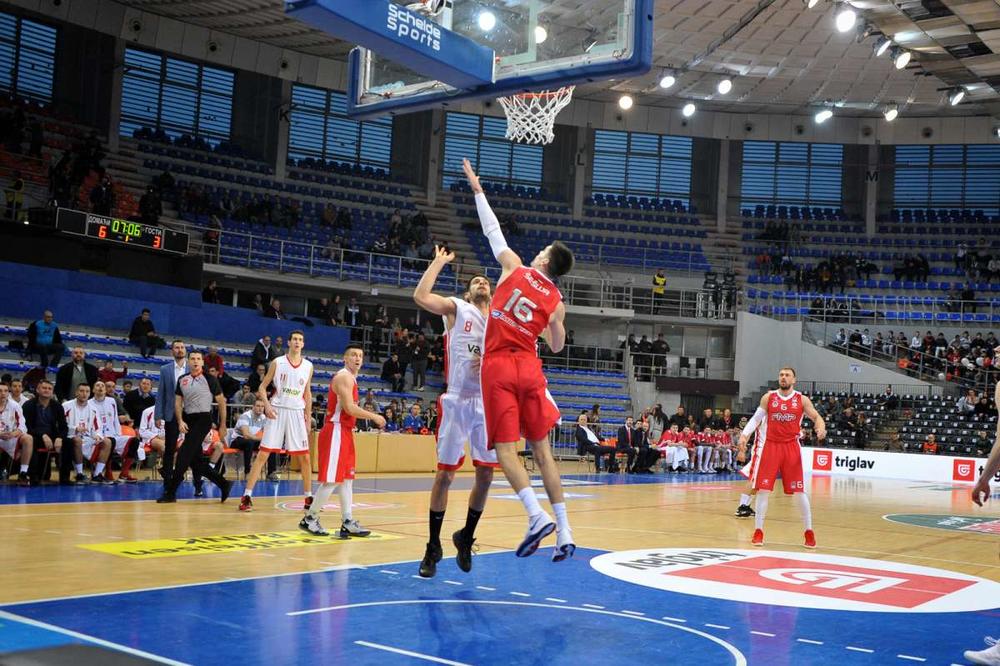 Košarkaši FMP i KK Sveti Đorđe  