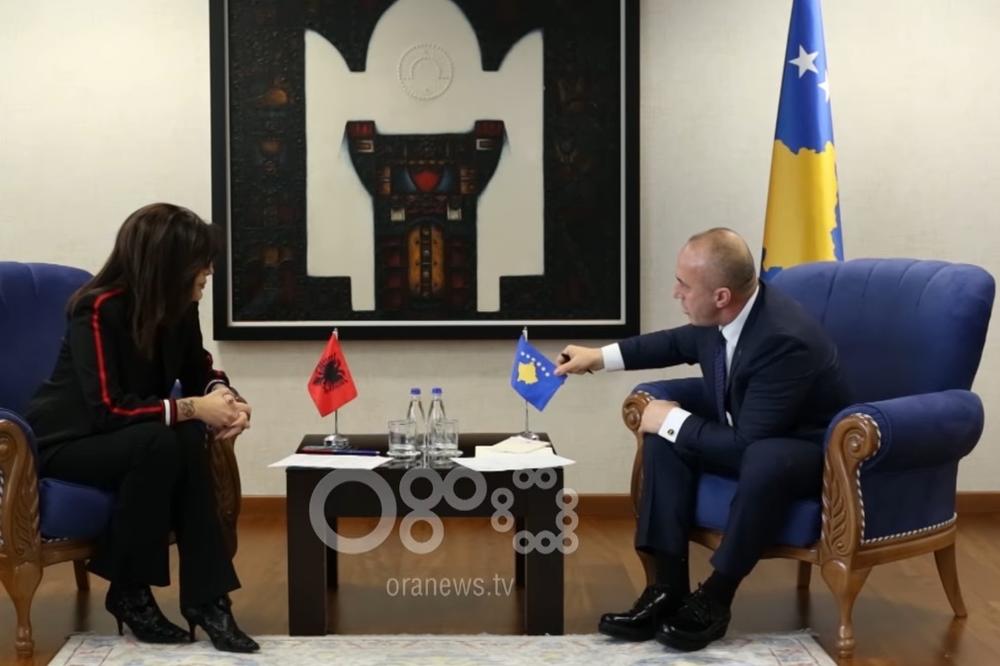 HARADINAJ PLJUNUO NA ZASTAVU KOSOVA I URLAO! To nije moja zastava, ne sviđa mi se, a onda je pokazao PRSTOM