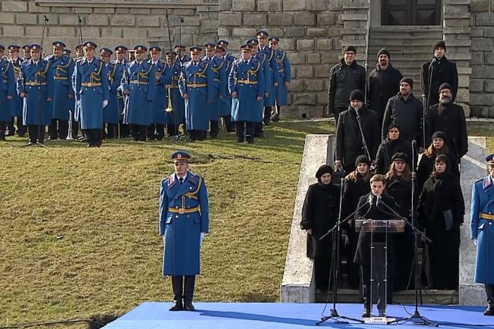 SVI SU GLEDALI SAMO U NJU U ORAŠCU! Niko nije skretao pogled sa SRPSKE MINISTARKE zbog jednog razloga (FOTO)
