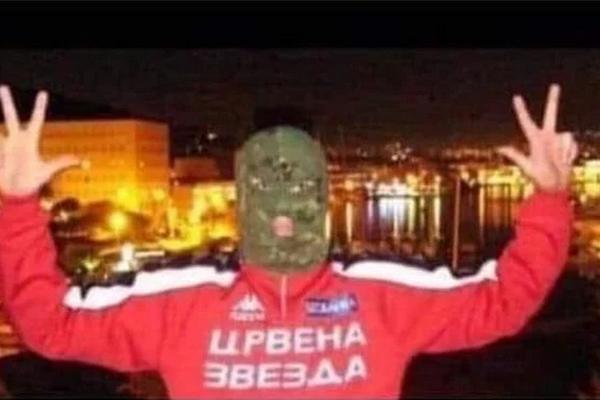 NOVA PODMETAČINA ZA PRETUČENE VATERPOLISTE ZVEZDE: Fotografija sa TRI PRSTA iz Splita kruži internetom! (FOTO)