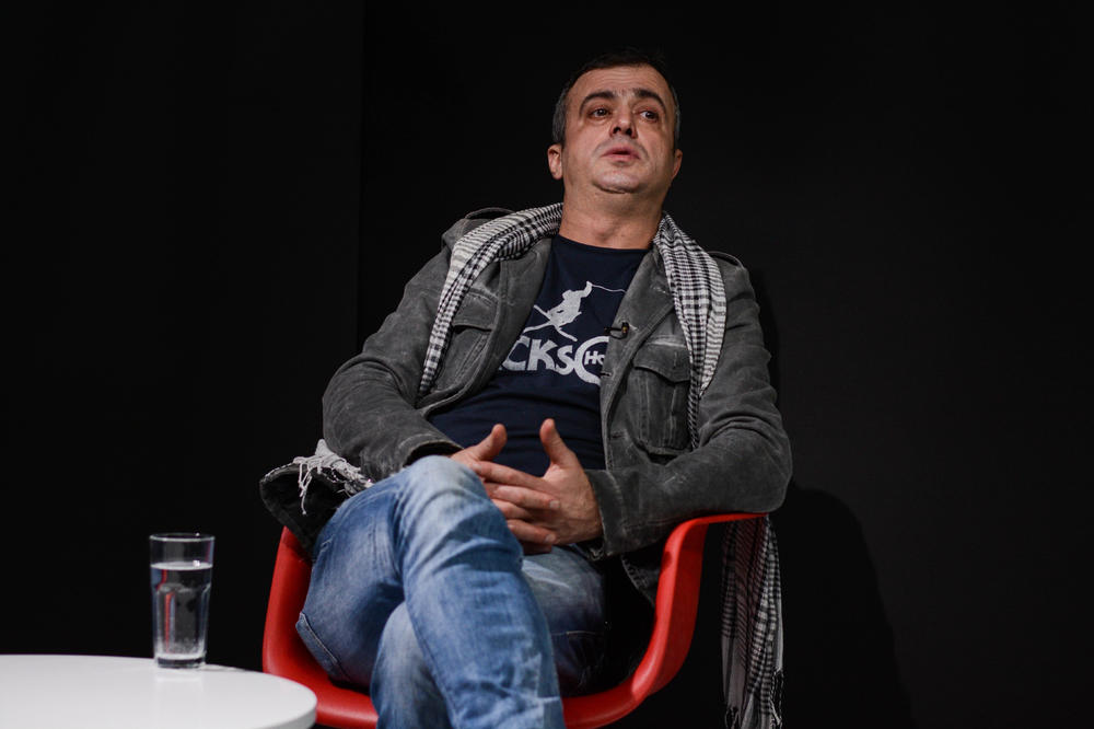 AJ DA IH SILUJEMO! Sergej nikad BRUTALNIJE opleo po SUDSKIM IZVRŠITLJIMA! (FOTO)