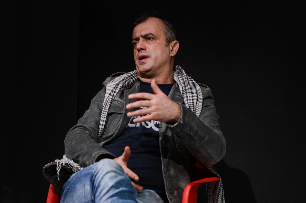 VUČIĆ JE U 4 UJUTRU ZVAO TEOFILA PANČIĆA I NATERAO GA DA NAPIŠE TEKST O MENI: Sergej opet DOMINIRA na Tviteru