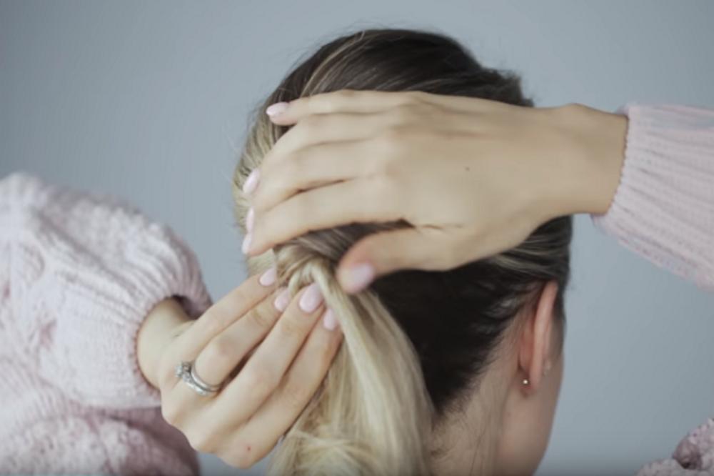 ŽENA POSTALNA VIRALNA NA DRUŠTVENIM MREŽAMA: Kada budete videli sa čim je VEZALA KOSU, FRAPIRAĆETE SE (FOTO)