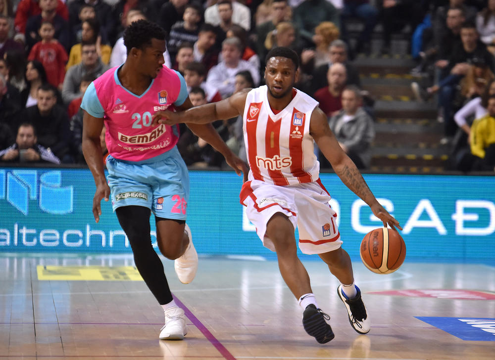 Regland predvodi napad svoje ekipe  