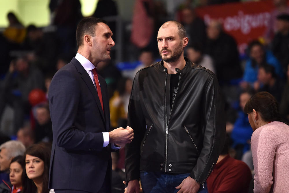 LUDNICA U ČAIRU: Čim su Delije ugledale Simonovića, hala je zagrmela! Zaorila se dobro poznata pesma!