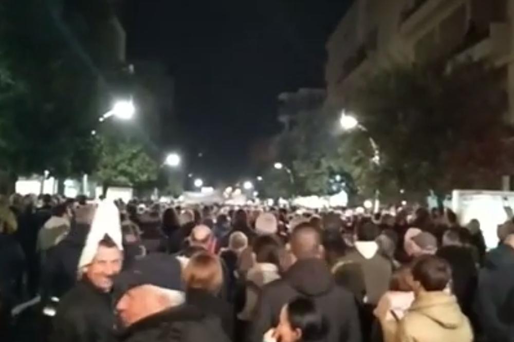 NOVI PROTEST U PRESTONICI: Okupljenima se OBRATILA I MARIJA LUKIĆ iz BRUSA i o JUTKI REKLA OVU STVAR!