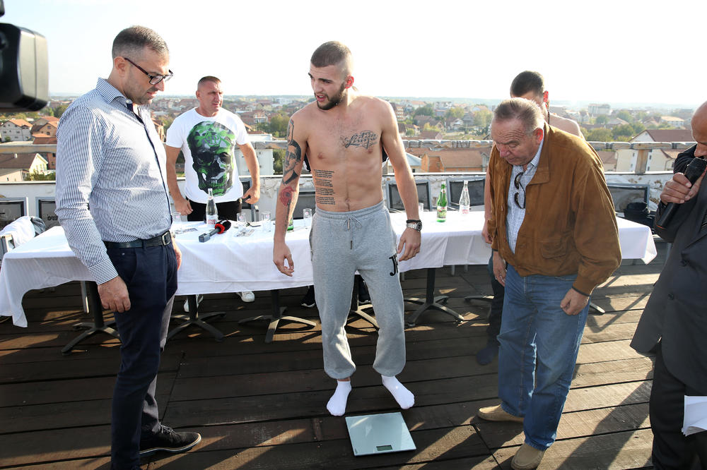 VELJKO RAŽNATOVIĆ I 'PALMIN TIGAR' SU SPREMNI: Vreme je za bokserski spektakl!