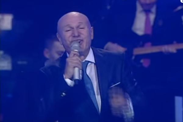 DA TEBE VOLIM TO SVAKO ZNA, JA NISAM ČOVEK OD KAMENA! Ovako je Šaban s osmehom pevao O SVOJOJ NAJVOLJENIJOJ