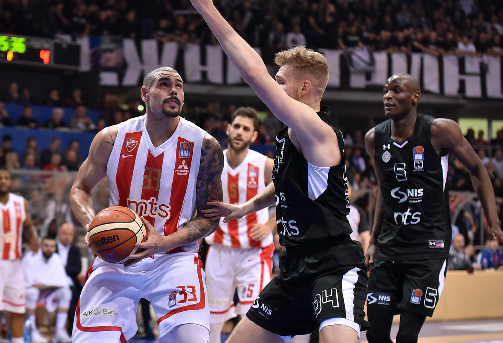 Majk Cirbes i Džok Lendejl u duelu  