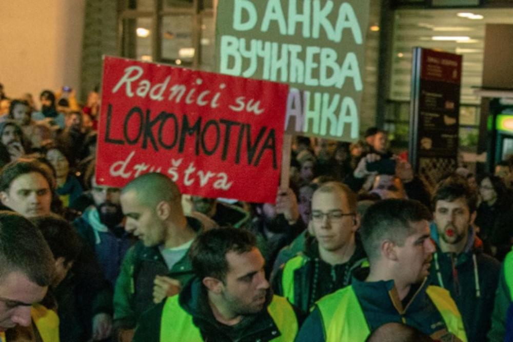 BRANILI SMO SE OD UVREDA, PRETNJI, ŠUTIRANJA, OTIMANJA ZASTAVE! Levi blok tvrdi da je napadnut na protestima
