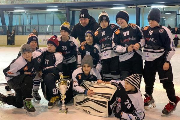 PARTIZAN POKORIO HRVATSKU: Mladi crno-beli hokejaši osvojili trofeje na turniru u Zagrebu!