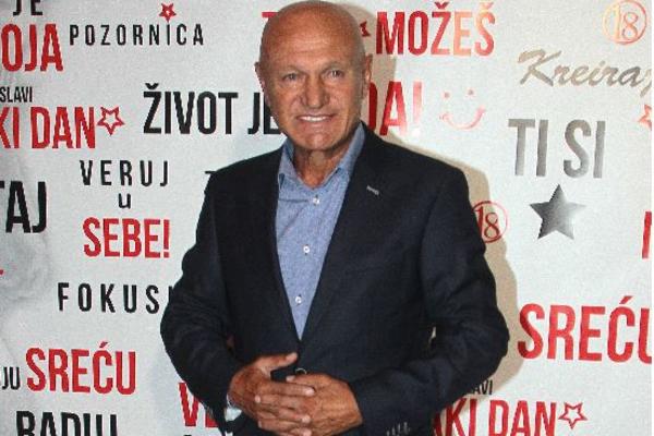 DOK POSLEDNJI ZVUK HARMONIKE NE UTIHNE... Miligram se DIRLJIVIM snimkom oprostio od Šaulića! DA SE NAJEŽIŠ! (VIDEO)