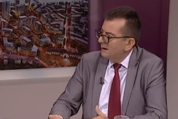 SPRDAJU SE S NJIM SVE U 16 Poslanik Saveza za Srbiju napravio neviđen gaf, izvinio se, ali to ga nije spasilo bruke