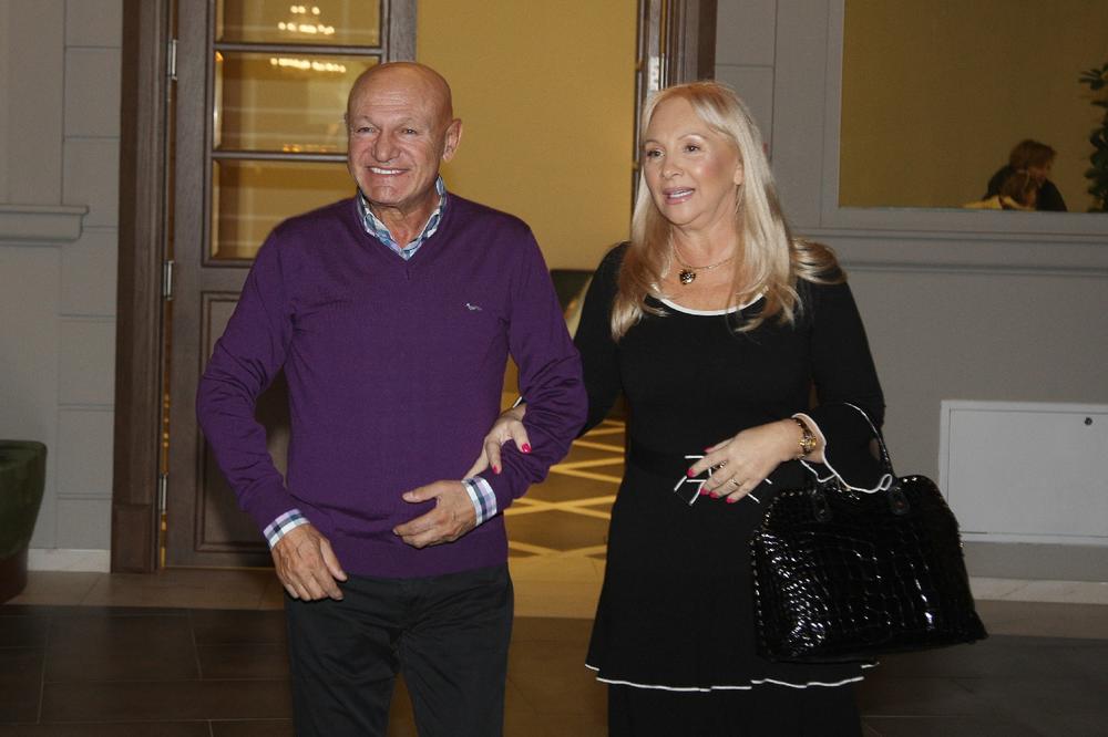 ŠABANOVA SUPRUGA NE MOŽE DA DOĐE SEBI OD ŠOKA: Pevačica na saučešću kod Šaulića! U kući je NEVERICA zbog TRAGEDIJE