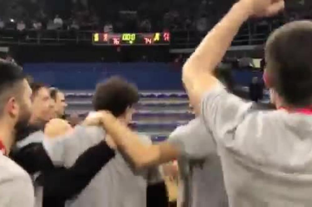 HIT VIDEO SNIMAK! Otac mu je legenda Zvezde, a on luduje uz pesmu Grobara: I ko ne skače, taj je Cigan!