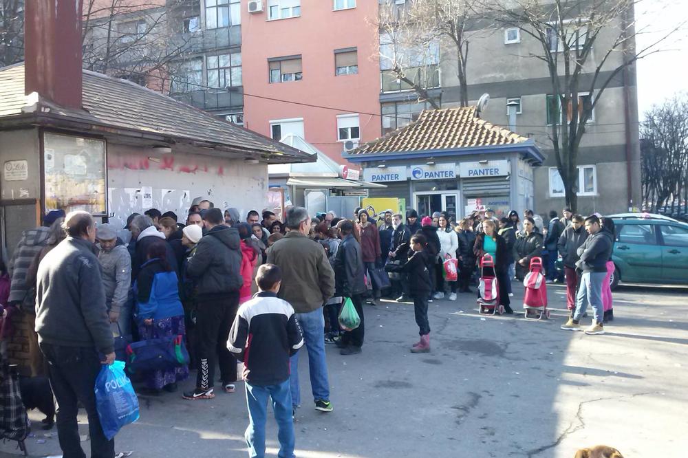 REKA LJUDI ISPRED NARODNE KUHINJE: Ova fotografija izazvala je BURU, svi se pitaju da li je ISKORENJENO SIROMAŠTVO?