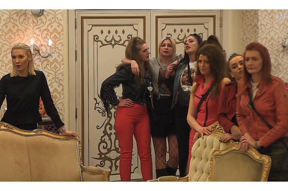 UČESNICA PAROVA PRETUČENA, SVA U MORDICAMA: Majka i ćerka je oborile na pod, pa je ŠUTIRALE i VUKLE! JEZIVO (FOTO)