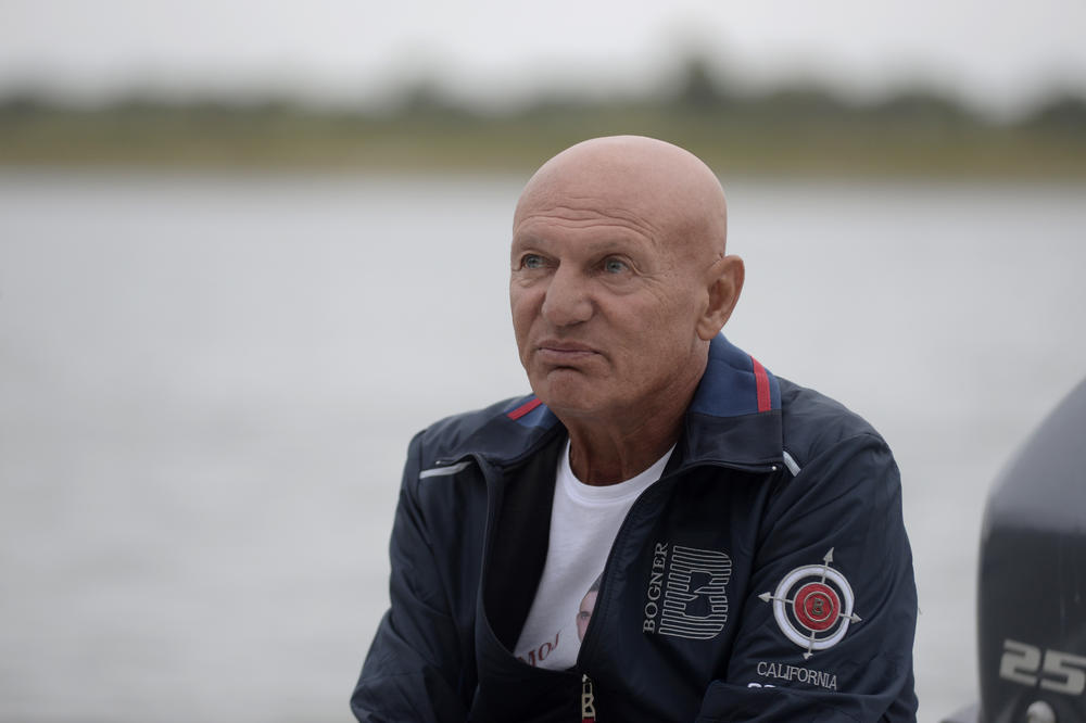 NIKAD VIĐENA FOTOGRAFIJA ŠABANA ŠAULIĆA: Mnogo je voleo fudbal i takmičio se u ovom sportu (FOTO)