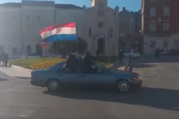 HRVATI ZASULI SRBE PORUKAMA MRŽNJE: Na protestima u Splitu vikali, USTAŠE DOLAZE! (VIDEO)