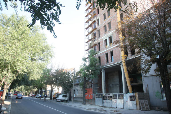 VIŠE OD POLA STANOVA KUPLJENO ZA KEŠ! Gradilišta samo niču, a cene vrtoglavo rastu