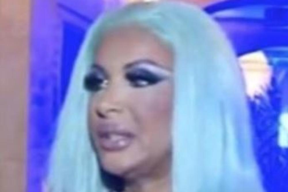 NEĆETE VEROVATI ŠTA JE OVA PEVAČICA URADILA OD SEBE: Izmenila LIČNI OPIS, pa priznala da nosi i LAŽNO IME! (FOTO)