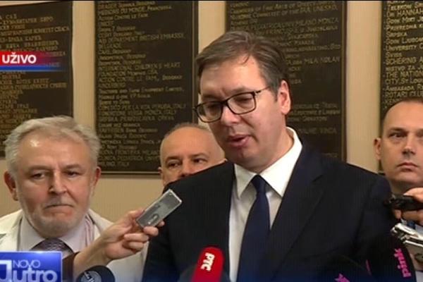VUČIĆ U INSTITUTU ZA MAJKU I DETE: Divno je videti ljubav lekara i sestara, borićemo se za naše stručnjake (FOTO)