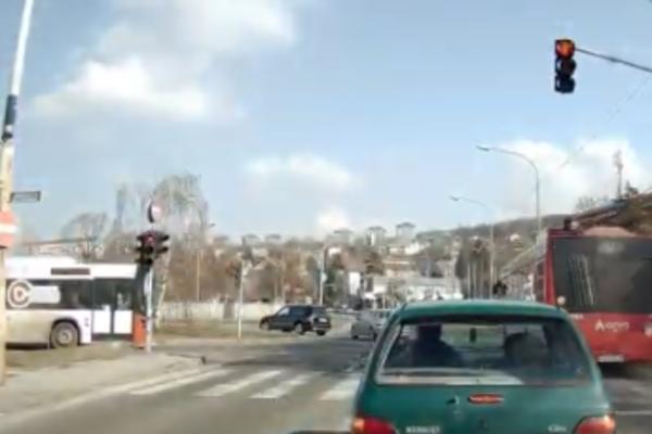 STRAVIČNA TRAGEDIJA U BEOGRADSKOM AUTOBUSU: Vozač iznenada zaustavio vozilo i UMRO