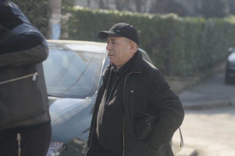 TOLIKO DUGO JE NA ESTRADI, A NEMA NIŠTA! Pevač živi u hotelu, plače kao kiša zbog OVOGA!