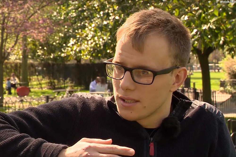 DEVOJKA ZLOSTAVLJALA DEČKA  S KOJIM IMA DVOJE DECE 5 GODINA: Tukla ga čekićem, sekla nožem, sam sebi je ČUPAO ZUB!