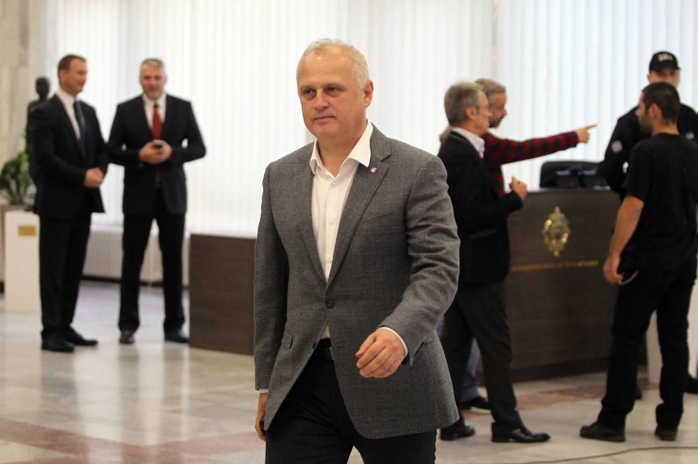 VESIĆ: Osuđujem nasilje koje su sproveli Đilas i Obradović