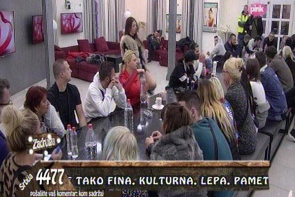 NAJSTRAŠNIJA UVREDA U ZADRUZI IKAD: Da nisi koristila narkotike, ne bi ti otpadali zubi!