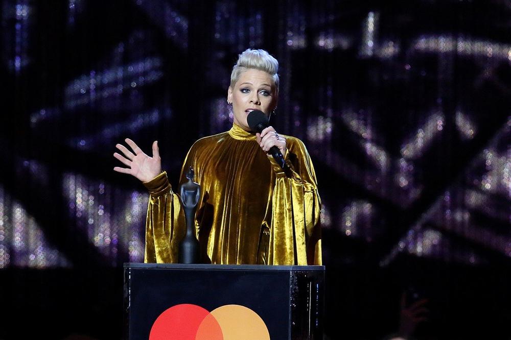 DODELJENE BRIT NAGRADE: Trijumf Due Lipe, 1975, Toma Vokera...