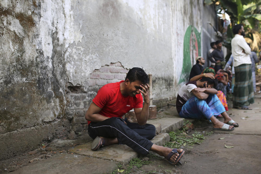 "POKUŠAVAMO DA KONTROLIŠEMO SITUACIJU": Policija UBILA najmanje 5 radnika na protestima u BANGLADEŠU! (FOTO)