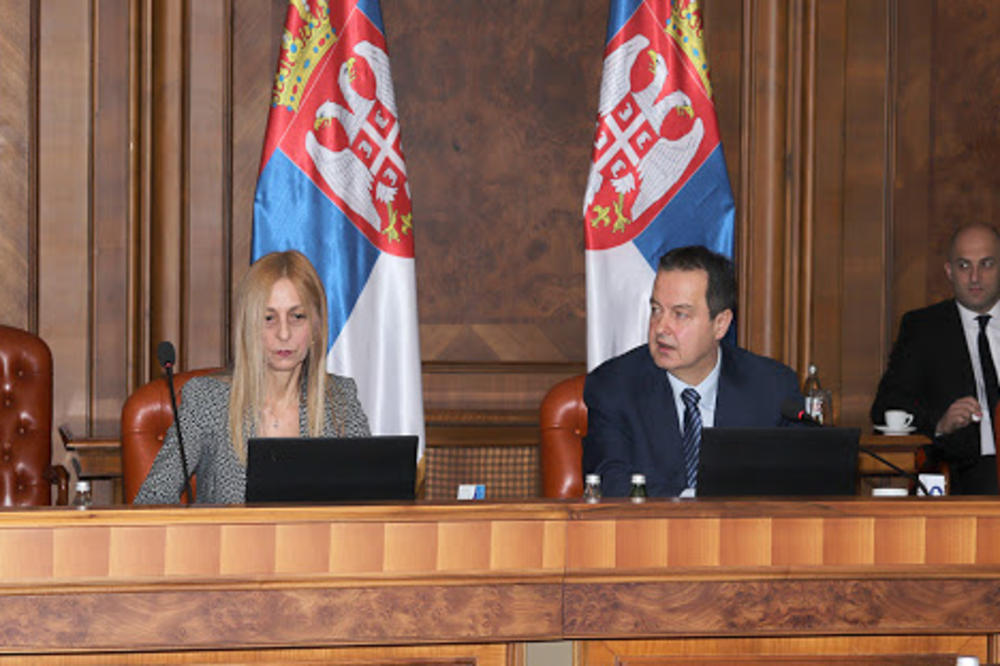 SVI SU OČEKIVALI DA ĆE ANA BRNABIĆ DA SE POJAVI U VLADI: Umesto nje, on je vodio sednicu (FOTO)