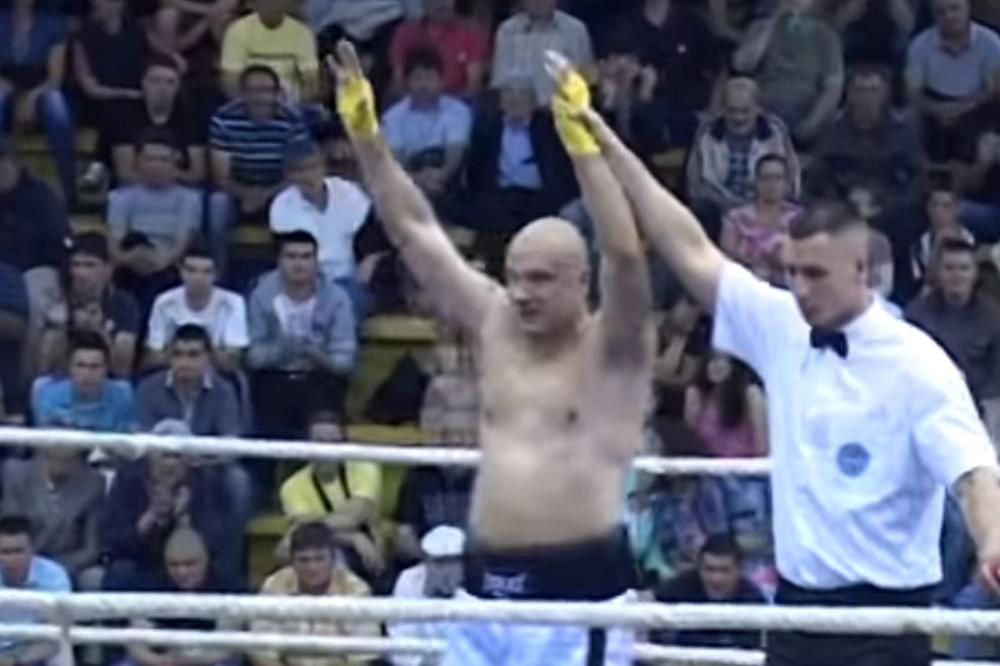 BORBA KARIJERE ZA SRPSKOG ŠAMPIONA: Ulazi u ring sa čovekom koji je nokautirao legendarnog Tajsona!