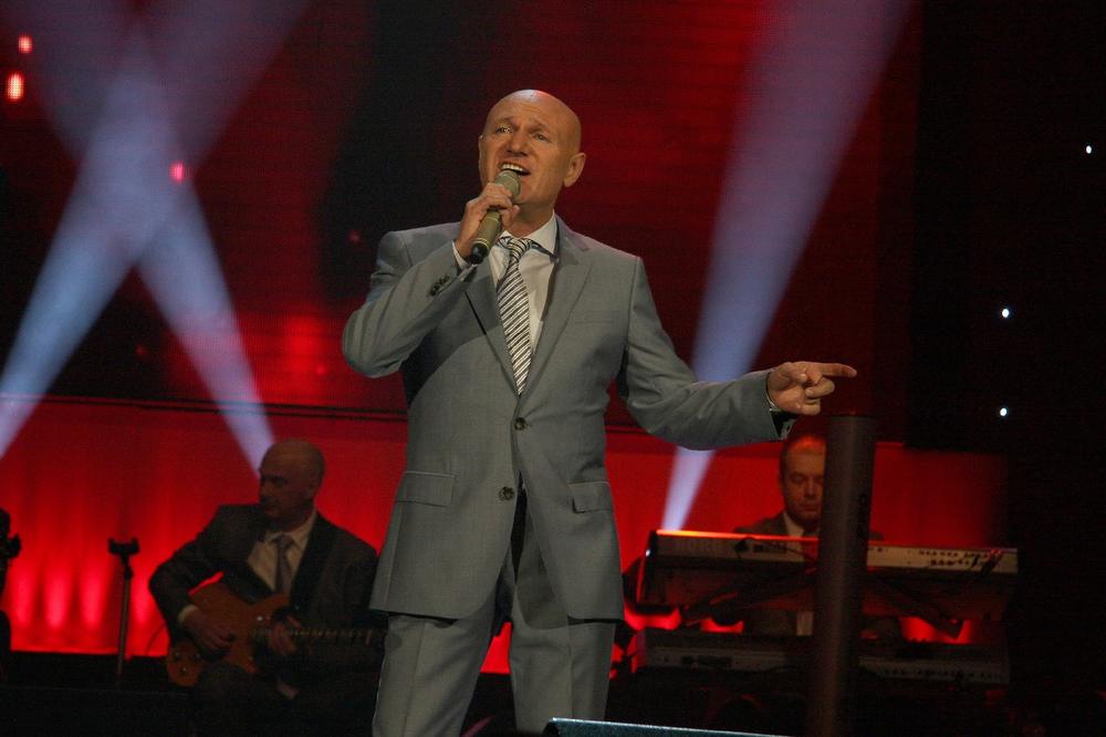 PEVAO SAM I PLAKAO JER SAM MORAO DA NASTUPAM: Šaban Šaulić nije bio NA SAHRANI svom ocu