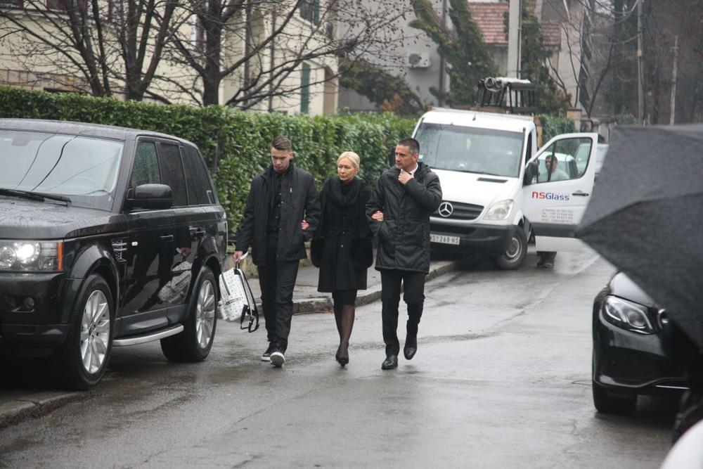 Sanela Šaulić u pratnji Bate Mirkovića  