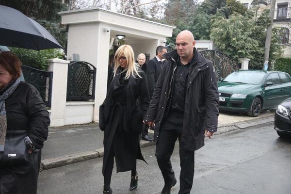 ŠABANOVA PORODICA NE PRESTAJE DA PLAČE: Prvo su svi ćutali, a onda se začula pesma, VERUJEM U LJUBAV!