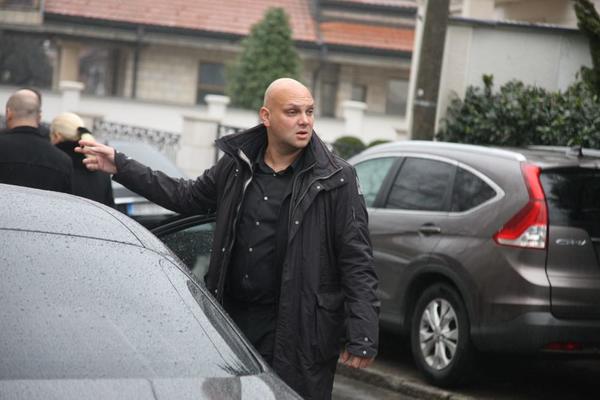 SNALAZE SE KAKO ZNAJU I UMEJU! ŠABANOV SIN PROKOCKAO 80.000 EVRA: Dugove vraćaju u ratama!?