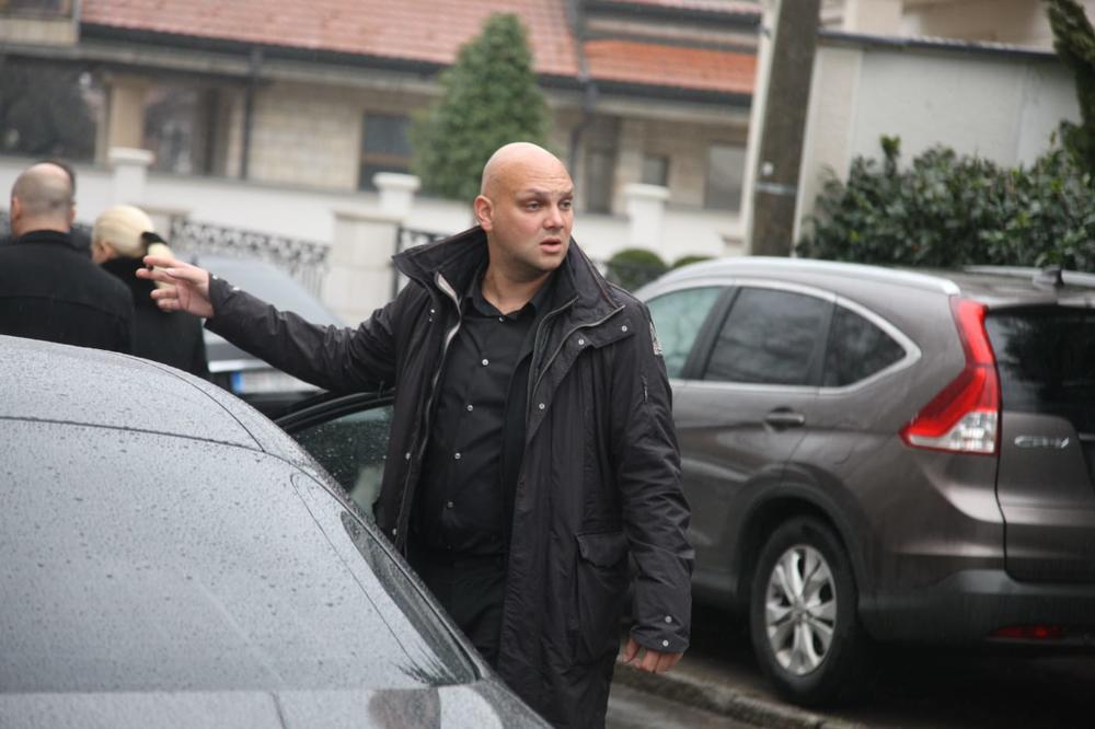 SNALAZE SE KAKO ZNAJU I UMEJU! ŠABANOV SIN PROKOCKAO 80.000 EVRA: Dugove vraćaju u ratama!?