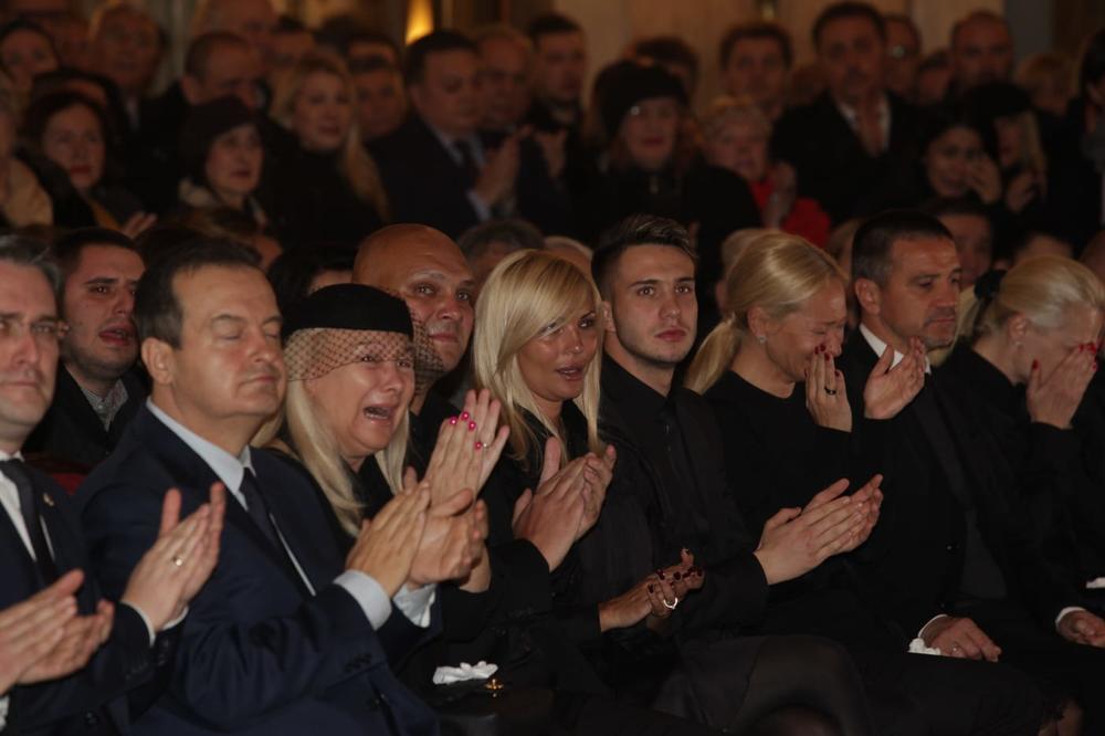 POSLEDNJI APLAUZ ŠABANU ŠAULIĆU: Kralj narodne muzike je ZAUVEK sišao sa scene, a ovako su se od njega oprostili