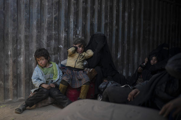 OD ISIS KALIFATA U SIRIJI OSTALO JE 300 EKSTREMISTA: Njihovo selo BAGUZ je pod opsadom, ne daju civilima da odu!