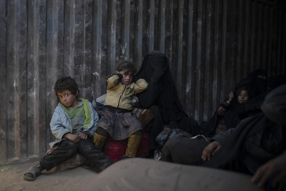 OD ISIS KALIFATA U SIRIJI OSTALO JE 300 EKSTREMISTA: Njihovo selo BAGUZ je pod opsadom, ne daju civilima da odu!