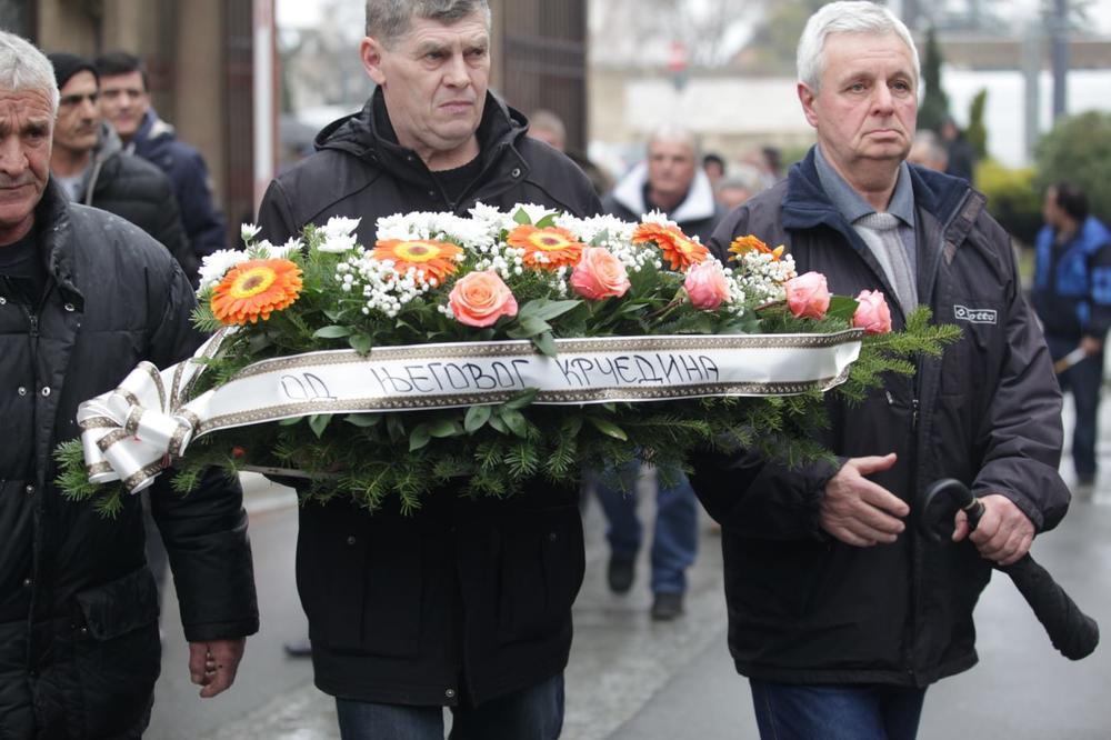 IZ KRČEDINA STIGAO NAJVEĆI VENAC: Šabanovi prijatelji NEUTEŠNI! Njihova tuga je neizmerna! (FOTO) (VIDEO)
