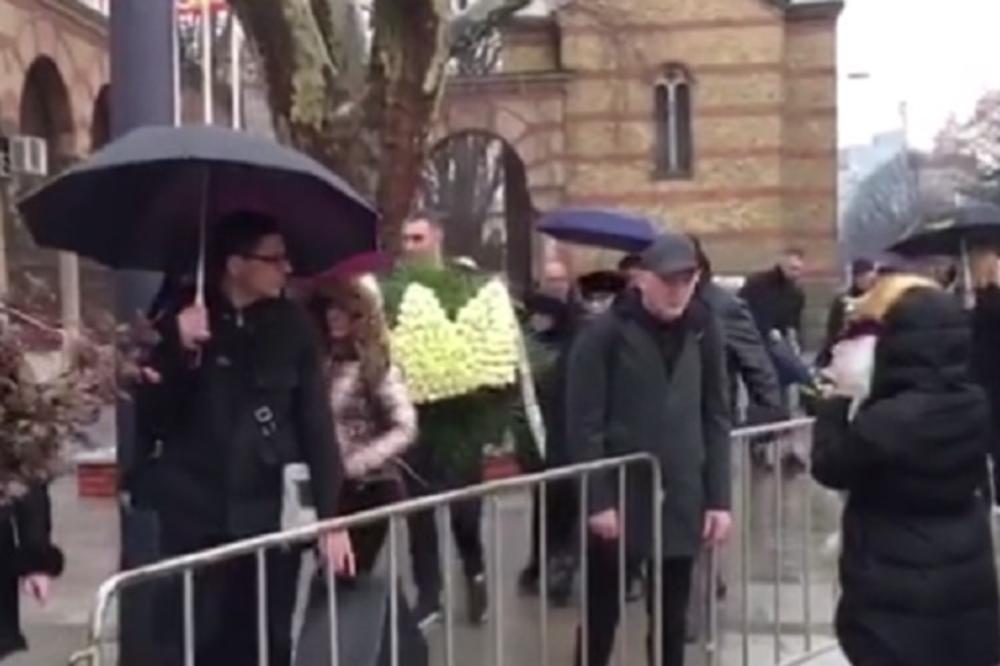 STIGLA JE I KRUNA ZA KRALJA: Šabanovi KUMOVI su želeli da ga isprate KAKO DOLIKUJE!  EVO KAKO IZGLEDA