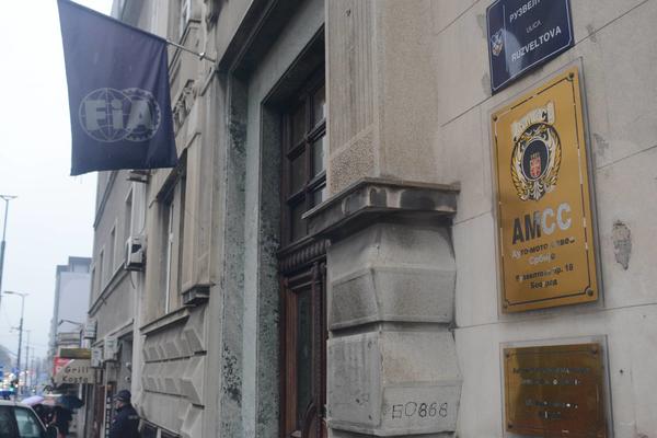 NASTALE GUŽVE ZBOG PRAZNIKA: Na naplatnoj rampi se čeka 45 minuta