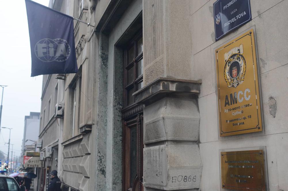 NASTALE GUŽVE ZBOG PRAZNIKA: Na naplatnoj rampi se čeka 45 minuta